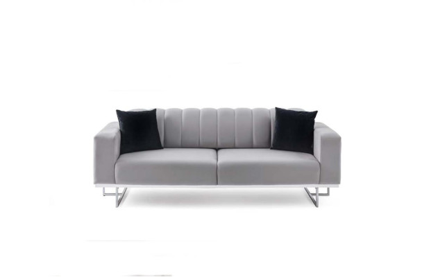 Sofás de lujo de tres plazas en gris claro para sala de estar, elegantes sofás.