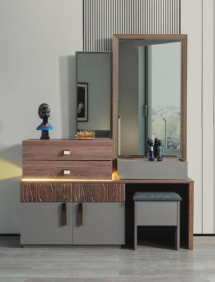 Muebles de dormitorio marrón-gris, cómoda de lujo con espejo, otomana tapizada.