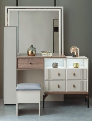 Mesa de tocador blanca con espejo de vidrio, taburete lujoso y muebles modernos.