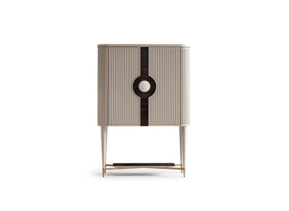 Armario de bar, armario de madera, bar de madera beige, diseño de bebidas botellas.