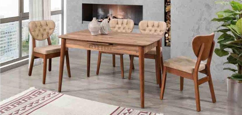 Juego de comedor de lujo en beige con 4 sillas Chesterfield nuevas.