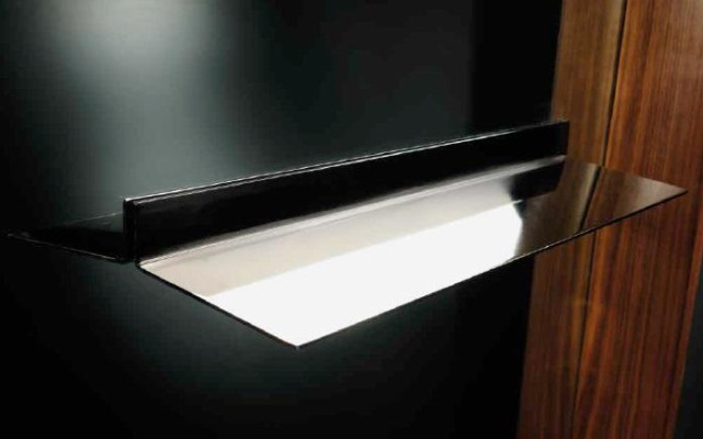 Espejo con espejo de pared para la sala de estar. Nuevo marco de color marrón de madera para la sala de estar.