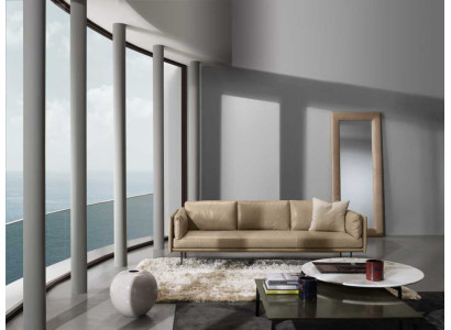 Sofá de tres plazas de lujo con asientos tipo prián, mueble de tapicería de descanso en beige. Sofás de cuero.