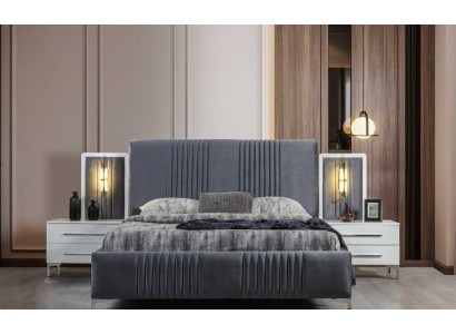 Conjunto de dormitorio moderno gris con cama doble y dos mesitas de noche de madera.