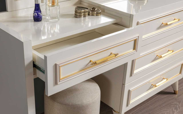 Muebles de dormitorio elegantes, tocador blanco con espejo y taburete acolchado de 3 piezas.
