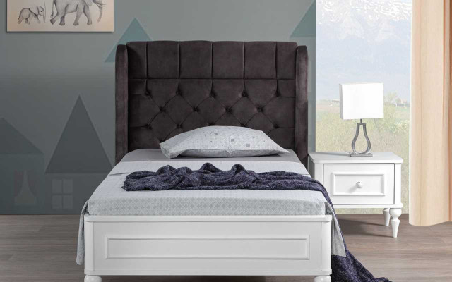 Moderno juego de cama individual Chesterfield con mesita de noche estilo sofisticado.