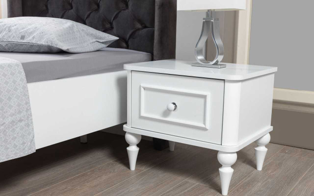 Moderno juego de cama individual Chesterfield con mesita de noche estilo sofisticado.