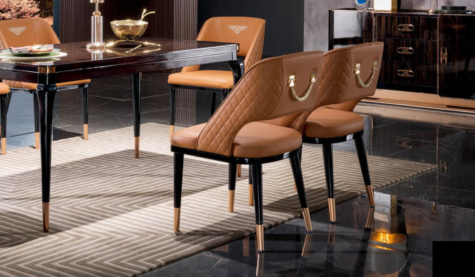 Juego de sillas para comedor con cojines de asiento, sillas de cuero y madera modernas.