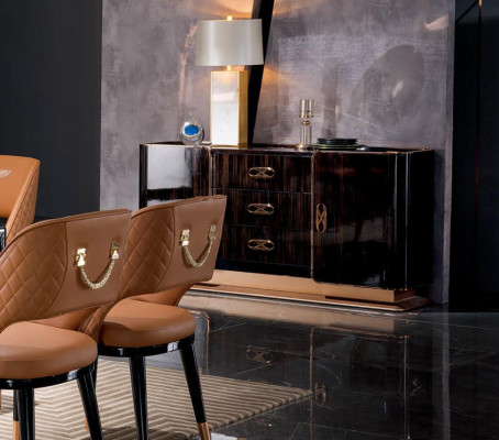 Juego de sillas para comedor con cojines de asiento, sillas de cuero y madera modernas.