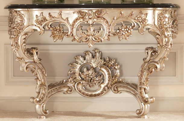 Mesa consola de roseta en estilo clásico