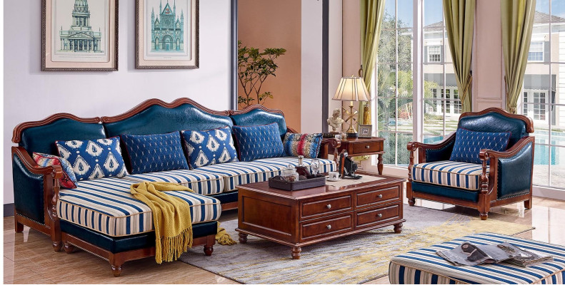 Sofá esquinero azul con sillón, sofá colonial en estilo antiguo.
