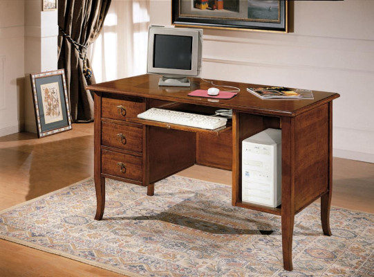 Escritorio italiano con cajones extensibles de madera maciza.