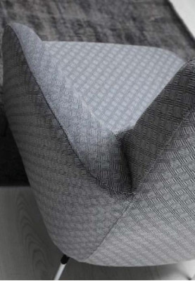 Sillón de un solo asiento de lujo, diseño de asiento acolchado de un solo asiento, tela de diseñador, tapizado moderno.