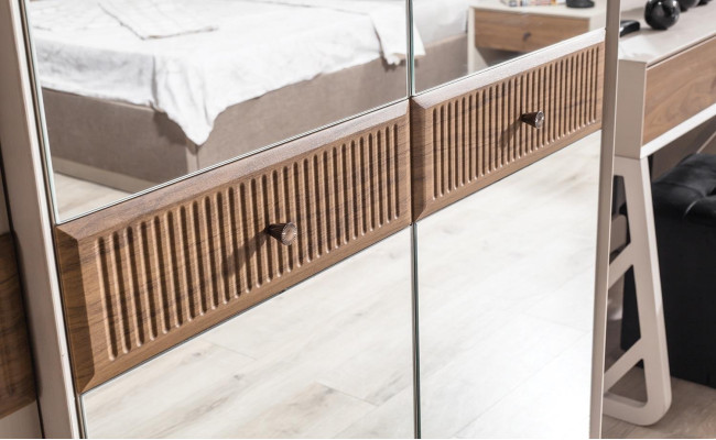 Elegante armario de ropa. Armario de cristal moderno. Armarios de dormitorio.