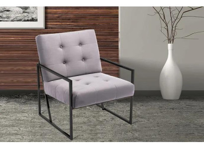 Sillón de sala de estar color lila con patas de metal, de tela, de un asiento tipo Chesterfield.