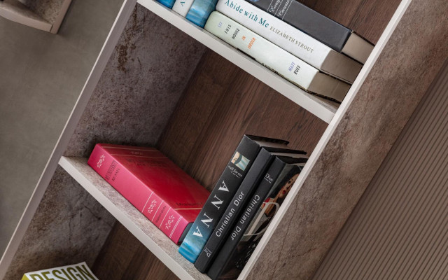 Conjunto completo de habitación infantil con cama de lujo, 1 mesita de noche y estantería de libros.