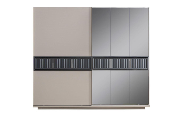 Armario moderno para dormitorio en beige con espejo y muebles de madera.