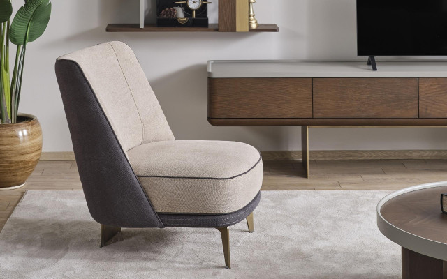 Conjunto de salón de diseñador en forma de L, sofá de 3 plazas y sillón tapizado.