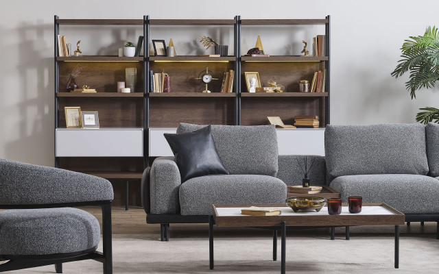 Sofá de esquina gris acolchado de diseñador con sillón de tela para sala de estar, conjunto de lujo.