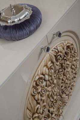 Juego de comedor con mesa, aparador, conjunto de 4 sillas, vitrina, taburete. Nuevo.