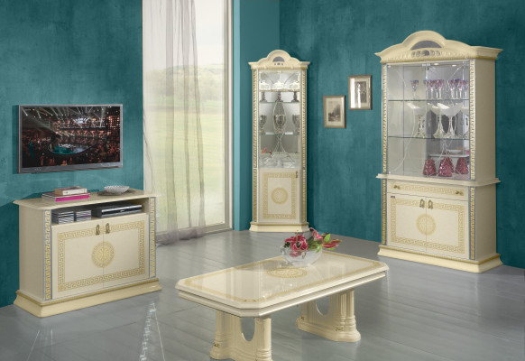 Conjunto de sala de estar de 4 piezas. Grupo de cómoda, vitrina, 2 mesas de centro, estilo barroco rococó.