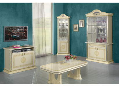 Conjunto de sala de estar de 4 piezas. Grupo de cómoda, vitrina, 2 mesas de centro, estilo barroco rococó.