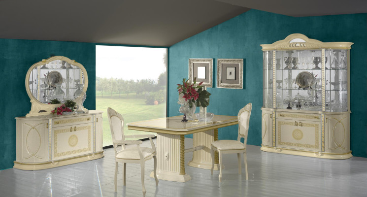 Conjunto de sala de estar de 4 piezas. Grupo de cómoda, vitrina, 2 mesas de centro, estilo barroco rococó.