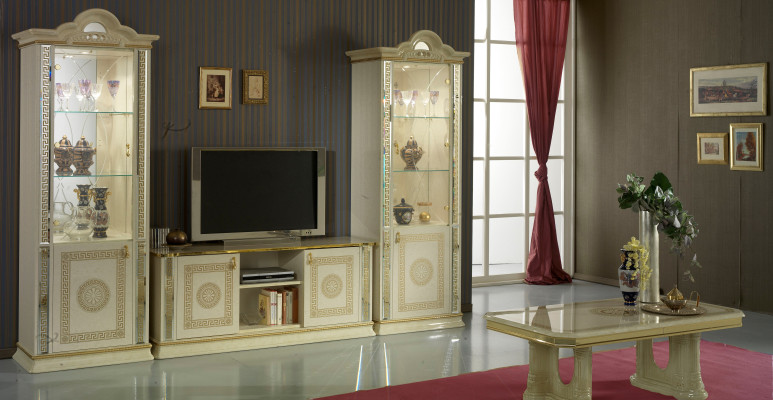 Conjunto de sala de estar de 4 piezas. Grupo de cómoda, vitrina, 2 mesas de centro, estilo barroco rococó.