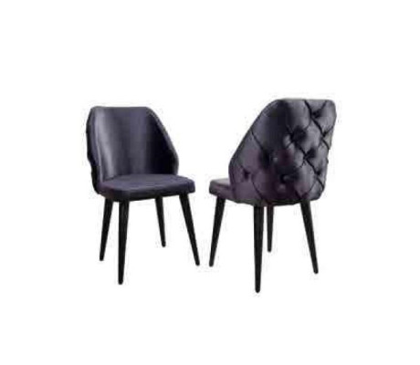 Silla de madera acolchada gris Chesterfield con patas negras para comedor