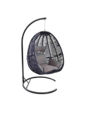 Sillón con forma de cuenco ovalado de ratán rojo y acero inoxidable para una relajación cómoda. Nuevo.