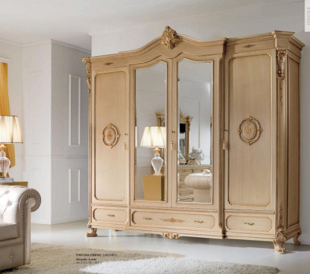 Armario de madera para ropa en color beige para dormitorio.