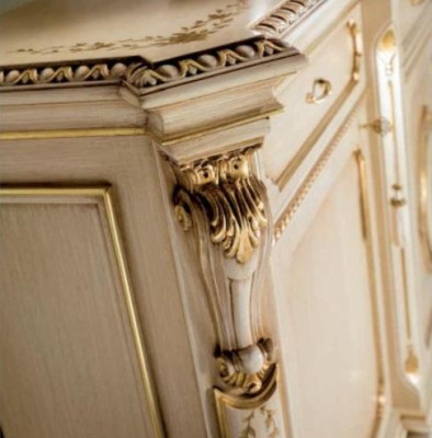 Conjunto de cómoda, espejo y mesa consola en beige para dormitorio.