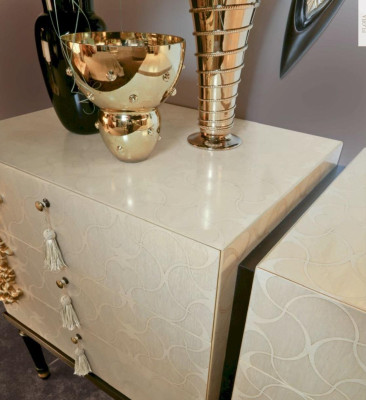 Cómoda aparador armarios de lujo cómodas dormitorio madera beige.
