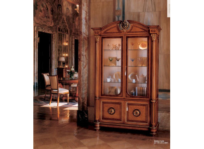 Vitrina de lujo Gabinetes de vitrina Madera Muebles de sala de estar Armario Marrón Estilo barroco