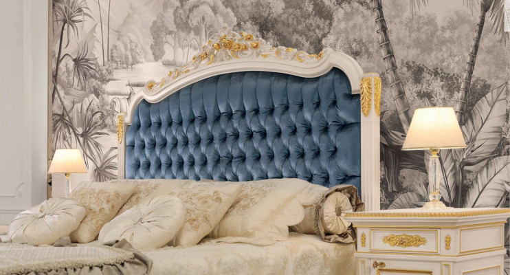 Cama Chesterfield cama doble de lujo en tela azul para dormitorio.