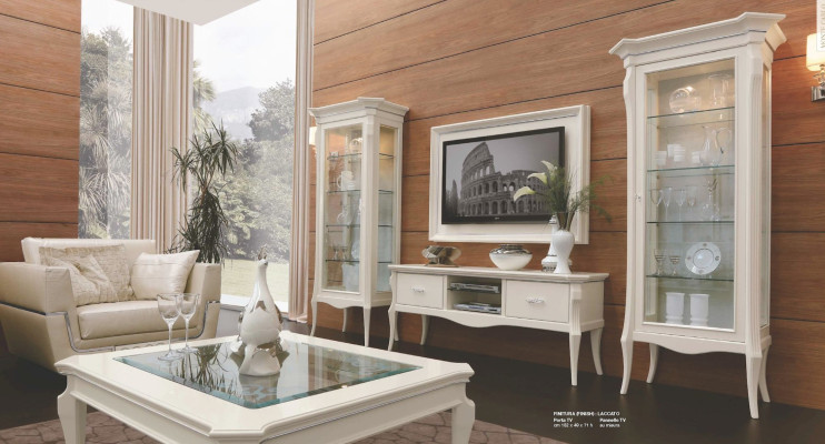 Elegancia beige enfoque silla de tela para un ambiente de sala de estar elegante