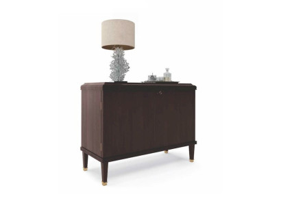 Muebles de madera de lujo: aparadores, armarios, cómodas para el comedor.