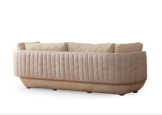 Sofá tapizado beige claro, diseño de interior de salón, sofá de 3 plazas.