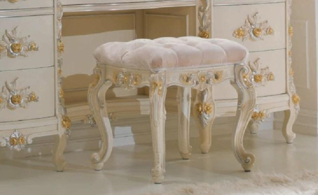 Taburete Chesterfield Banco de lujo de acompañamiento Acolchado Dormitorio Barroco