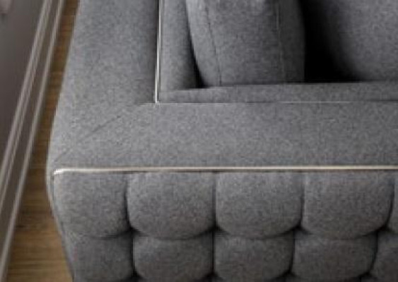 Sofá de salón de lujo de 2 plazas en color gris Chesterfield, nuevo.