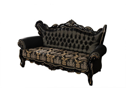 Chesterfield sofá de tres plazas de estilo barroco en tela dorada.