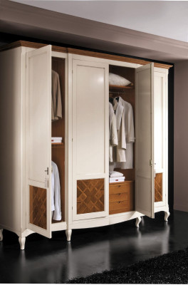 Armario de madera maciza italiano para dormitorio.