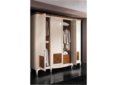 Armario de madera maciza italiano para dormitorio.