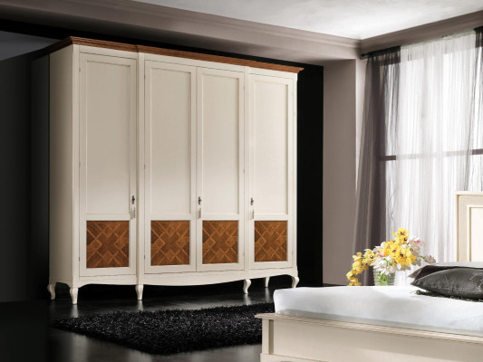 Armario de madera maciza italiano para dormitorio.