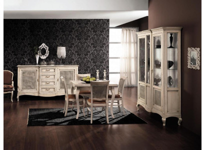 Conjunto de muebles de madera: cómoda, 4 sillas, mesa, vitrina. Nuevo. Grupo de comedor de 7 piezas.