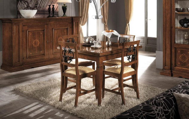 Conjunto de muebles de madera: cómoda, 4 sillas, mesa, vitrina. Nuevo. Grupo de comedor. Juego de 7 piezas.