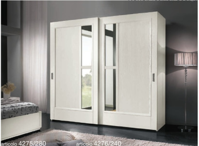 Armario ropero de puertas correderas de madera con espejo para el dormitorio.