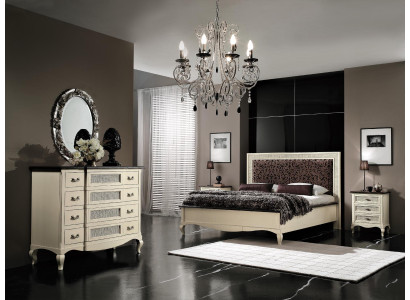 Conjunto de dormitorio de lujo de 4 piezas. Cama, 2 mesitas de noche, cómoda. Muebles de madera maciza de Italia.