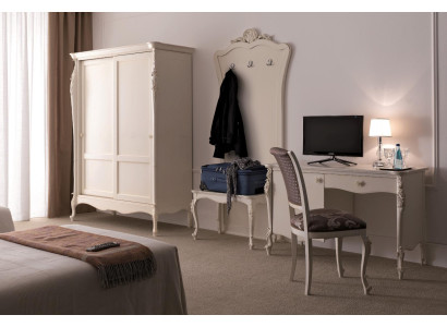 Conjunto completo de dormitorio clásico con taburete, escritorio, armario de 5 piezas.