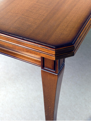 Juego de comedor de 7 piezas. Mesa sillas cómoda vitrina grupo conjunto madera marrón.